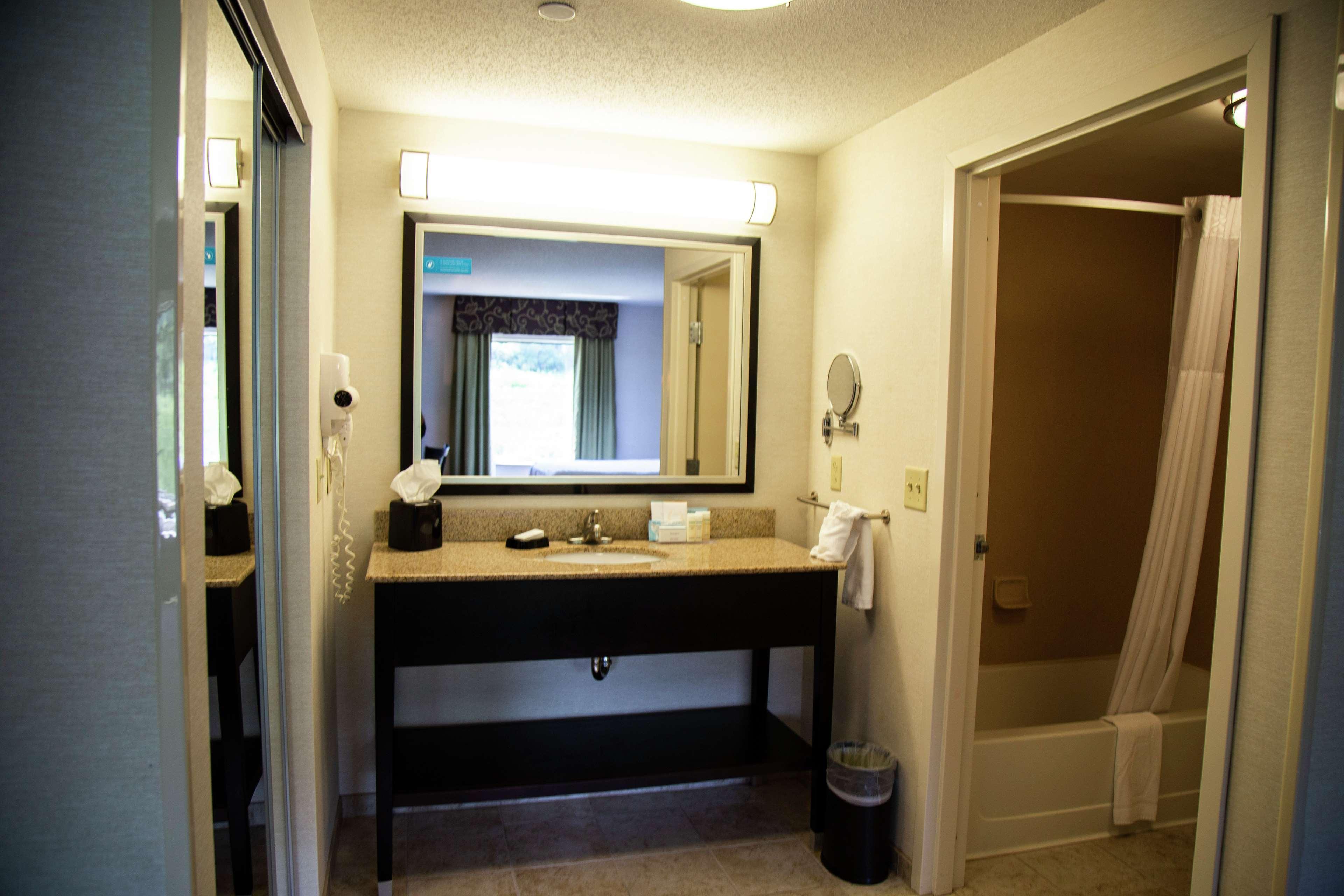 Hampton Inn & Suites Sharon West Middlesex Eksteriør billede