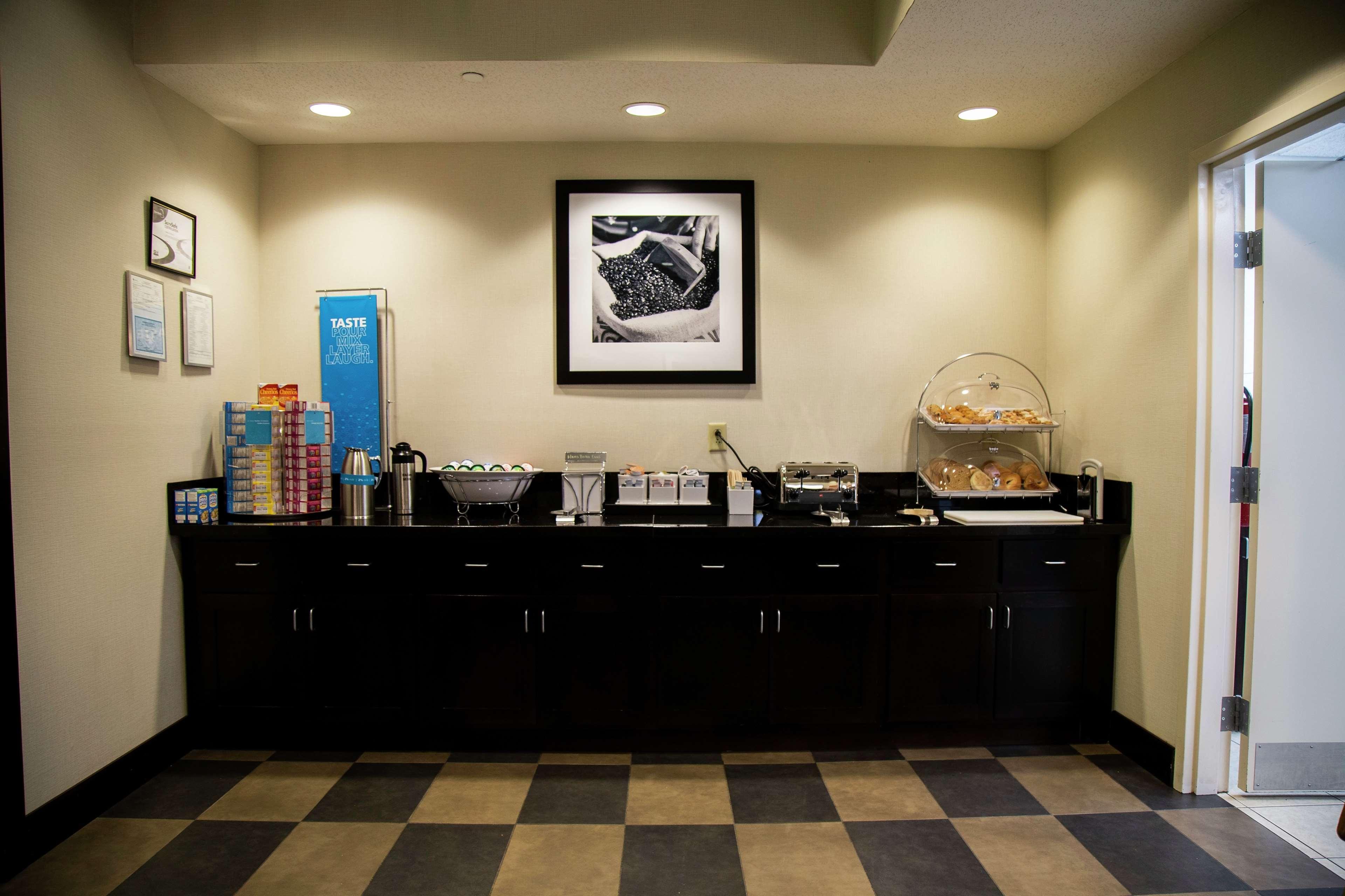 Hampton Inn & Suites Sharon West Middlesex Eksteriør billede