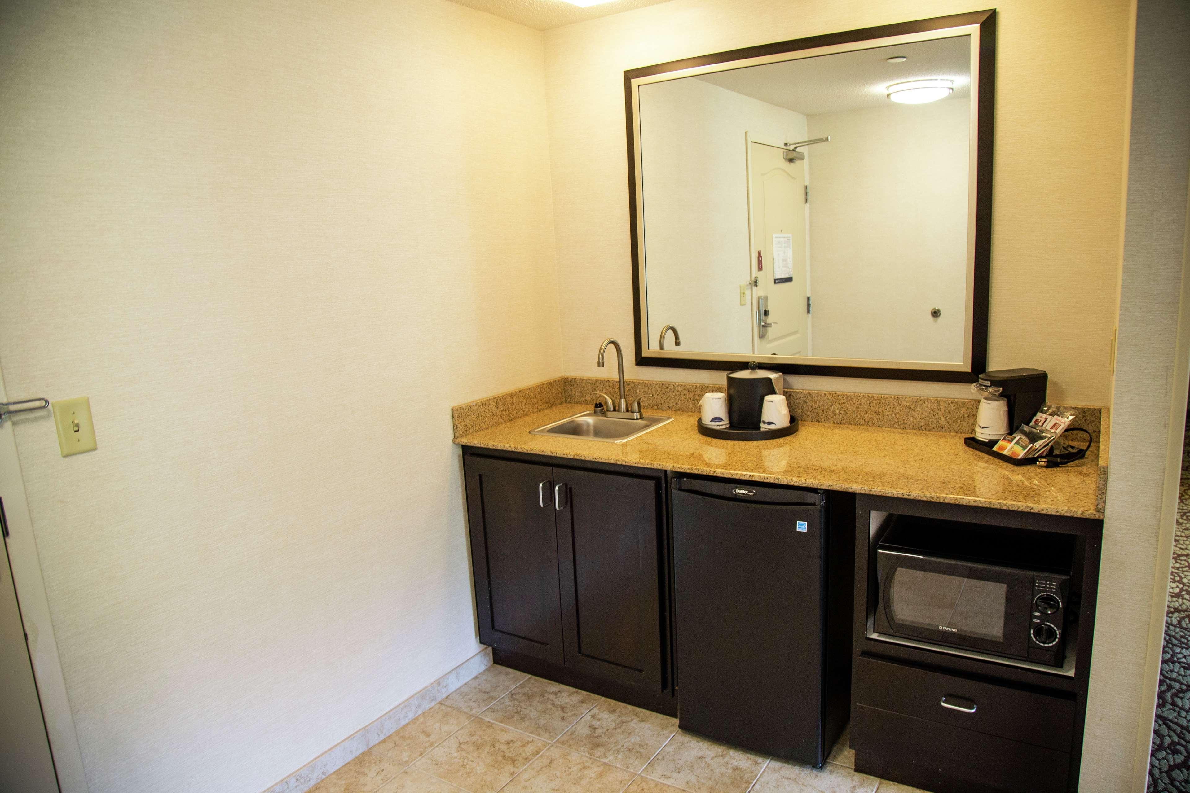 Hampton Inn & Suites Sharon West Middlesex Eksteriør billede